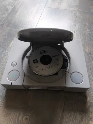 PlayStation 1 Sony con caja original y Tekken 3