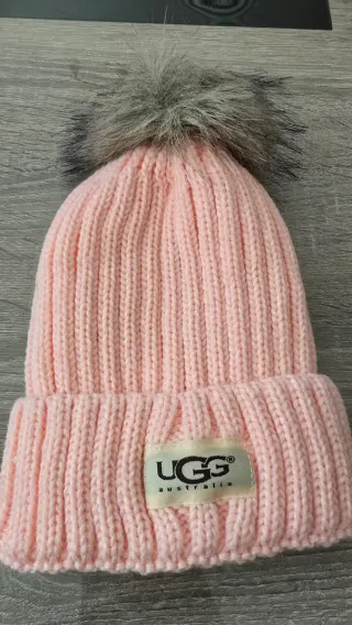 Gorro UGG rosa con pompón