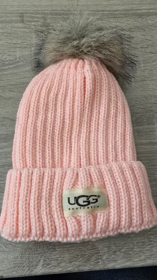 Gorro UGG rosa con pompón