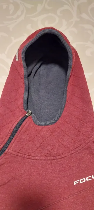 Sudadera con capucha y cremallera