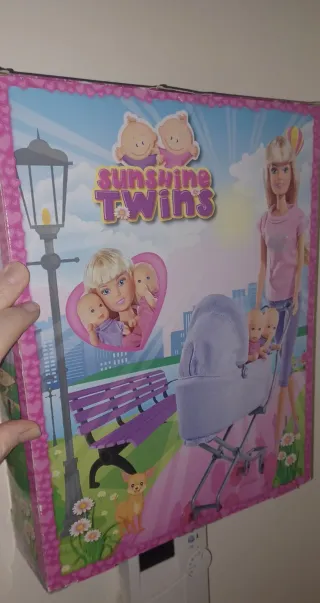 Muñeca tipo Barbie con 2 bebés y carrito