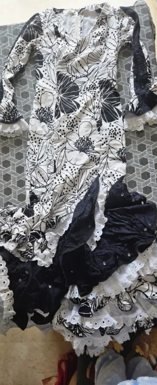 Traje de flamenca rosa y beige
