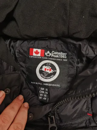 Chaqueta Canadian Peak Negra con Capucha