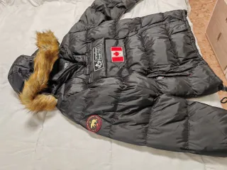Chaqueta Canadian Peak Negra con Capucha