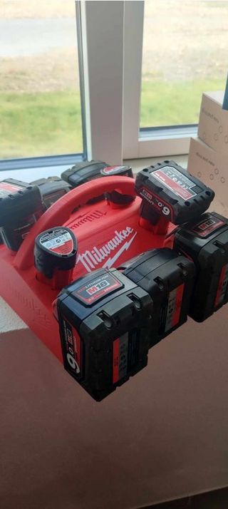 Soporte Porta 10 Baterías Milwaukee M18