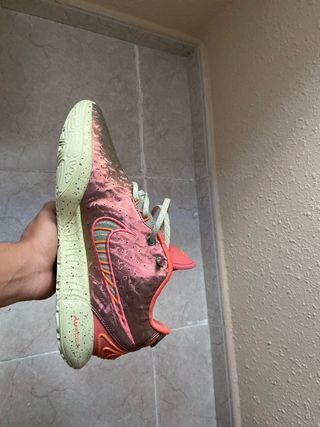 Nike LeBron 21 “Queen Conch” Talla 44.5