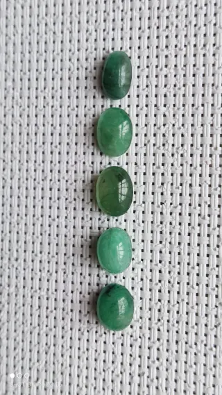 Lote 5 cabujones de Esmeralda.