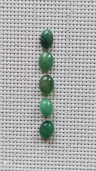 Lote 5 cabujones de Esmeralda.