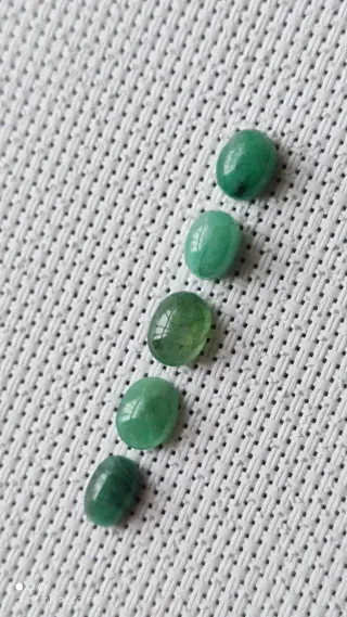 Lote 5 cabujones de Esmeralda.