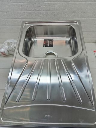 Lavando cucina in acciaio