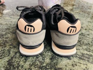 Zapatillas MTNG negras y grises