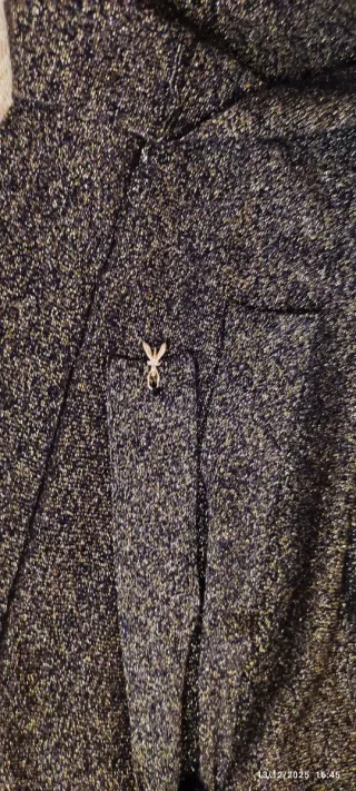 Abito dolcevita nero e oro scintillanti