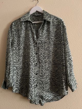 Camisa Zara estampado cebra verde