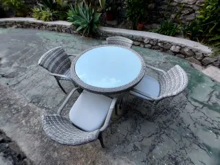 Mesa con cristal d 1 metro y 4 Sillas Exterior Mim