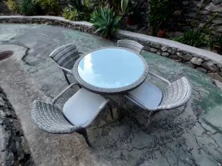 Mesa con cristal d 1 metro y 4 Sillas Exterior Mim