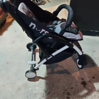 Passeggino leggero grigio