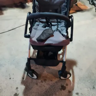 Passeggino leggero grigio