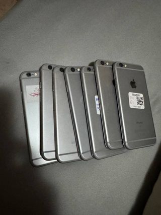 Confezione di telefoni cellulari 6s e 7