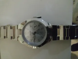 Reloj Casio Mujer Plata y Blanco