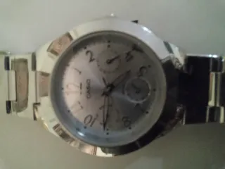 Reloj Casio Mujer Plata y Blanco