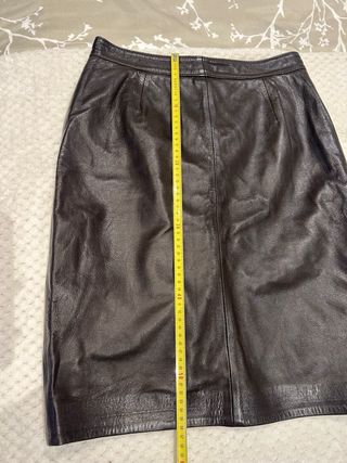 Falda de piel marrón