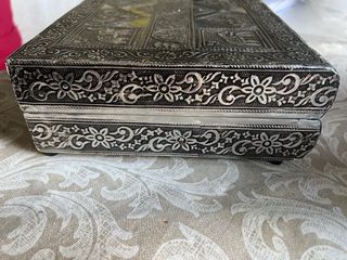 Caja joyero plateada con elefantes