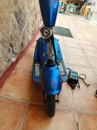 Patinete Eléctrico Vintage Azul