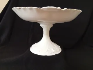 Plato de porcelana con flores rosas