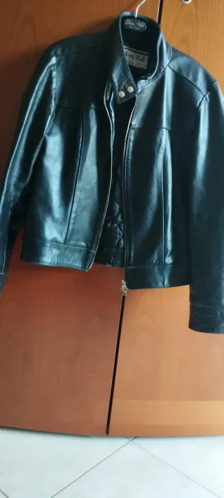 Giubbino donna in pelle nero