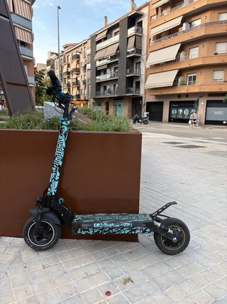 Patinete Eléctrico Modificado Red Bull