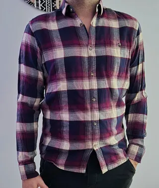 Camisa de cuadros beige y morado