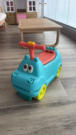 Correpasillos con piezas de construcción