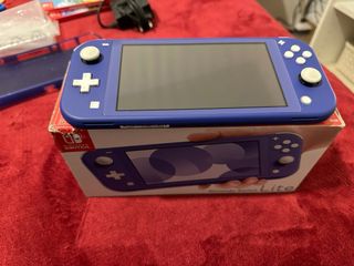 Nintendo Switch Lite + 2 Giochi
