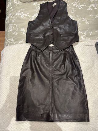Conjunto falda y chaleco de piel