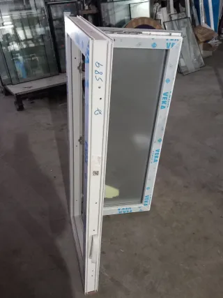 Ventana VEKA blanca con marco