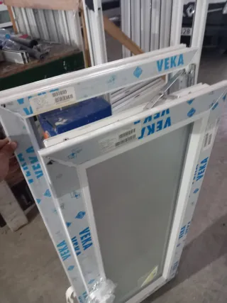 Ventana VEKA blanca con marco