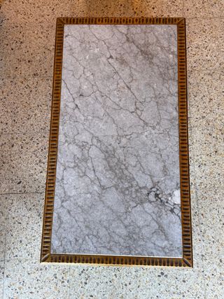 Mesa de centro de mármol y madera