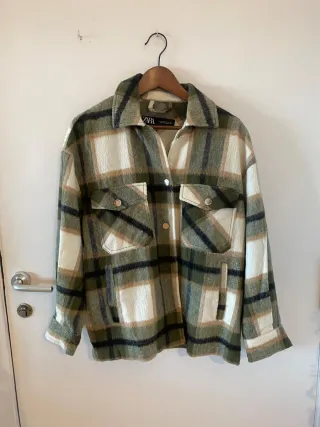 Chaqueta Zara cuadros verde y beige
