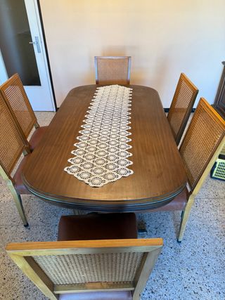 Mesa de comedor y 6 sillas