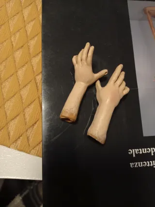 Mani e Piedi en barro policromado Angelo Napoleta