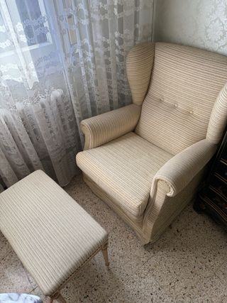Butaca y reposapiés beige