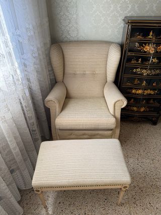 Butaca y reposapiés beige
