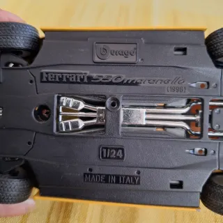 Burago Ferrari 550 Maranello 1:24 Gialla