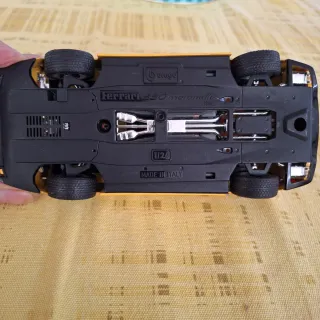 Burago Ferrari 550 Maranello 1:24 Gialla