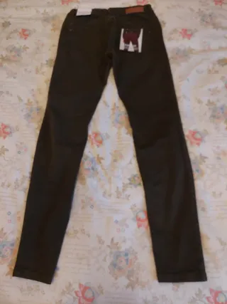 Pantalón mujer Bershka verde oliva