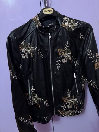Giacchetto Biker Nero con Ricami Floreali
