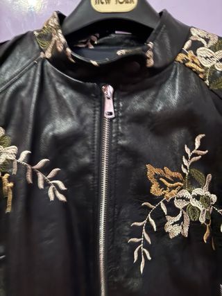 Giacchetto Biker Nero con Ricami Floreali