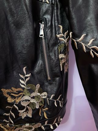 Giacchetto Biker Nero con Ricami Floreali