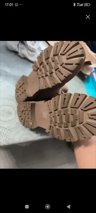 Botas marrones con cremallera y pelo