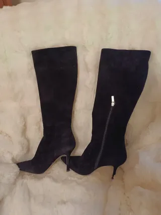 Stivali Kamelie neri in camoscio